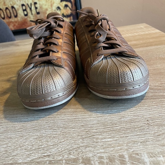 Adidas Metallic Bronze Superstar Sneaker Copper women’s size 8.5 - Picture 6 of 12